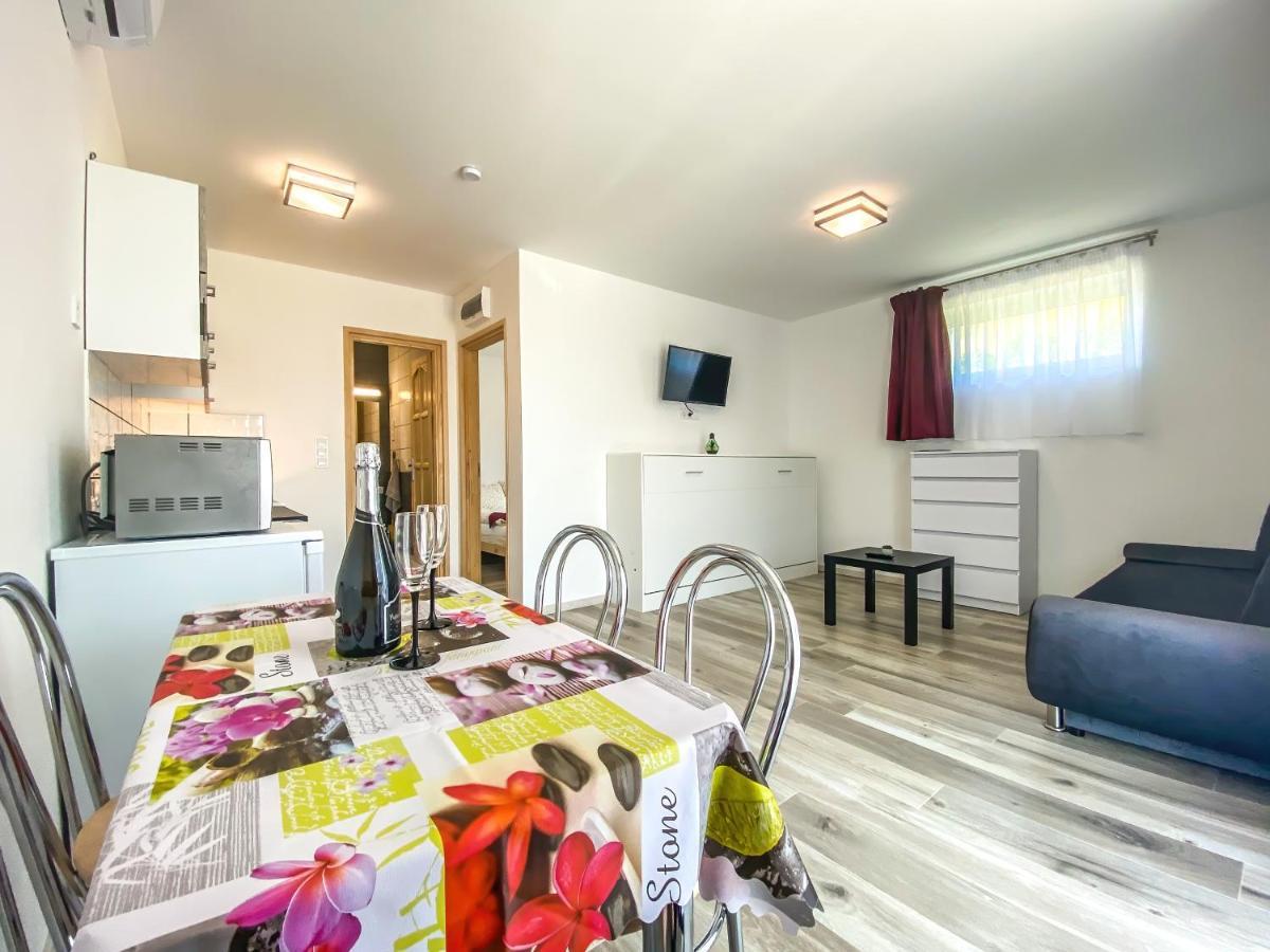 Feda Apartmanhaz Balatonboglár Buitenkant foto