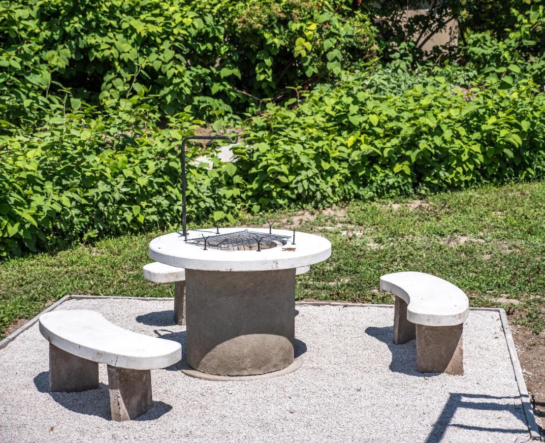 Feda Apartmanhaz Balatonboglár Buitenkant foto